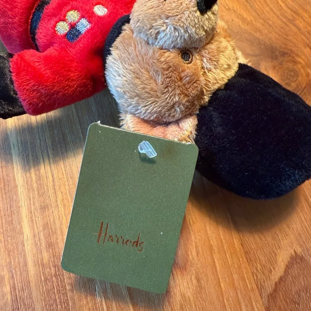 Harrods‎ Small Queen's Guard Bear with Tag